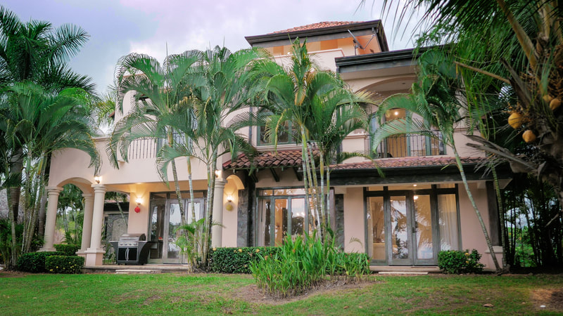 Casa Cielo pool and tropical garden