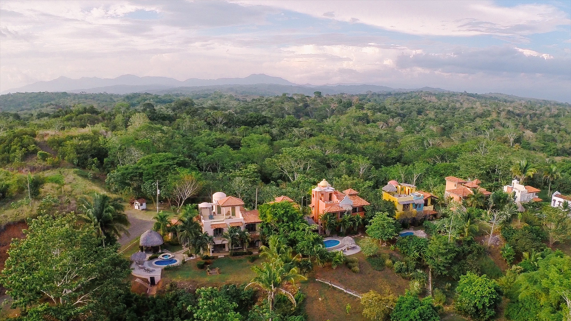Del Pacifico Estate