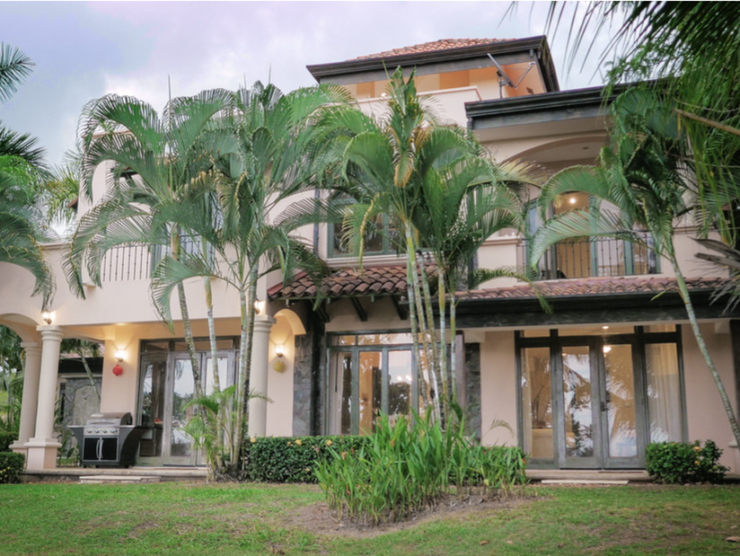 Del Pacifico Estate